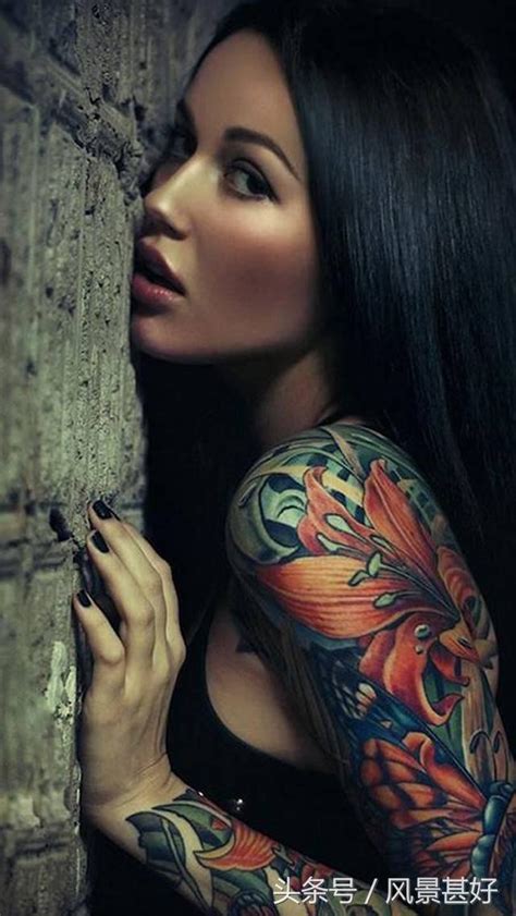 Naked Tattoo Babes Nude Pics and Videos